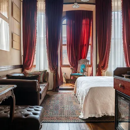 The Yard Hotel *