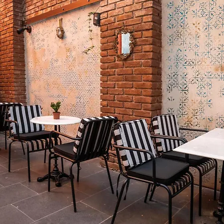 The Yard Hotel
